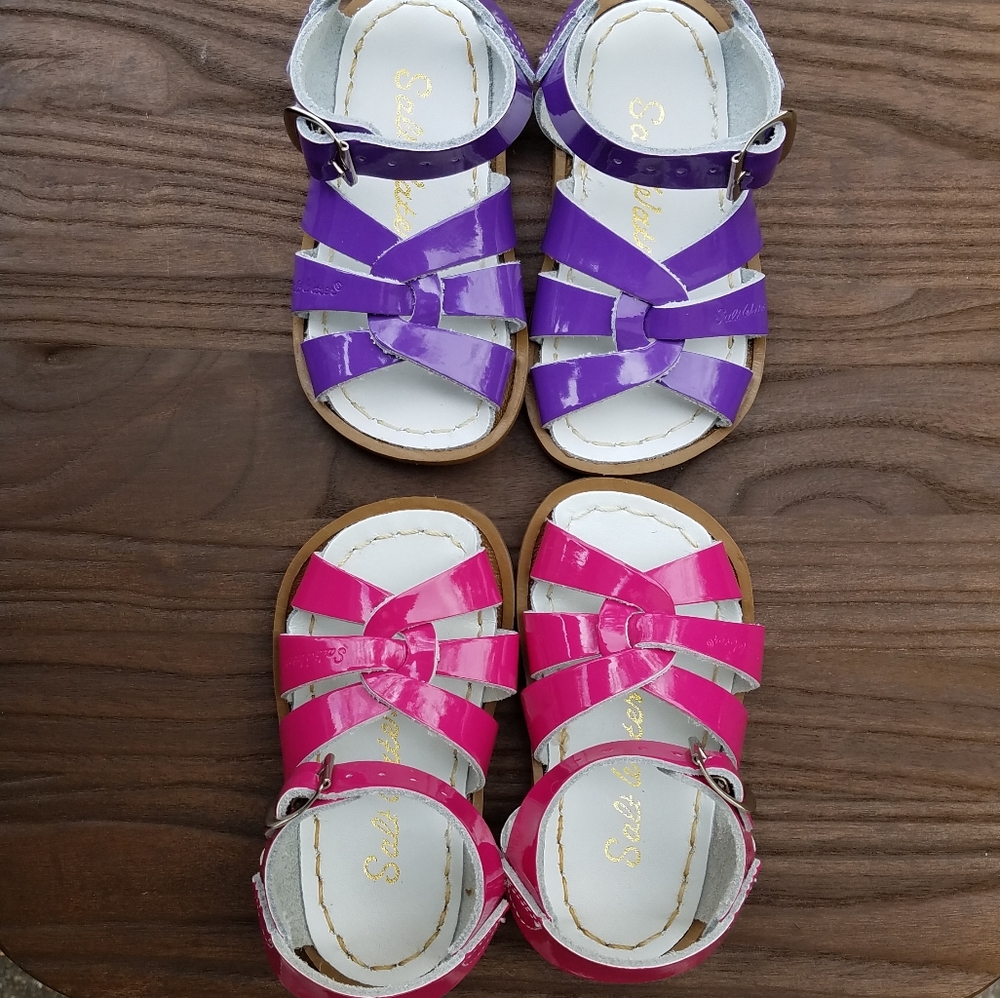 2 pairs EUC Toddler size 4 Salt Water Sandals